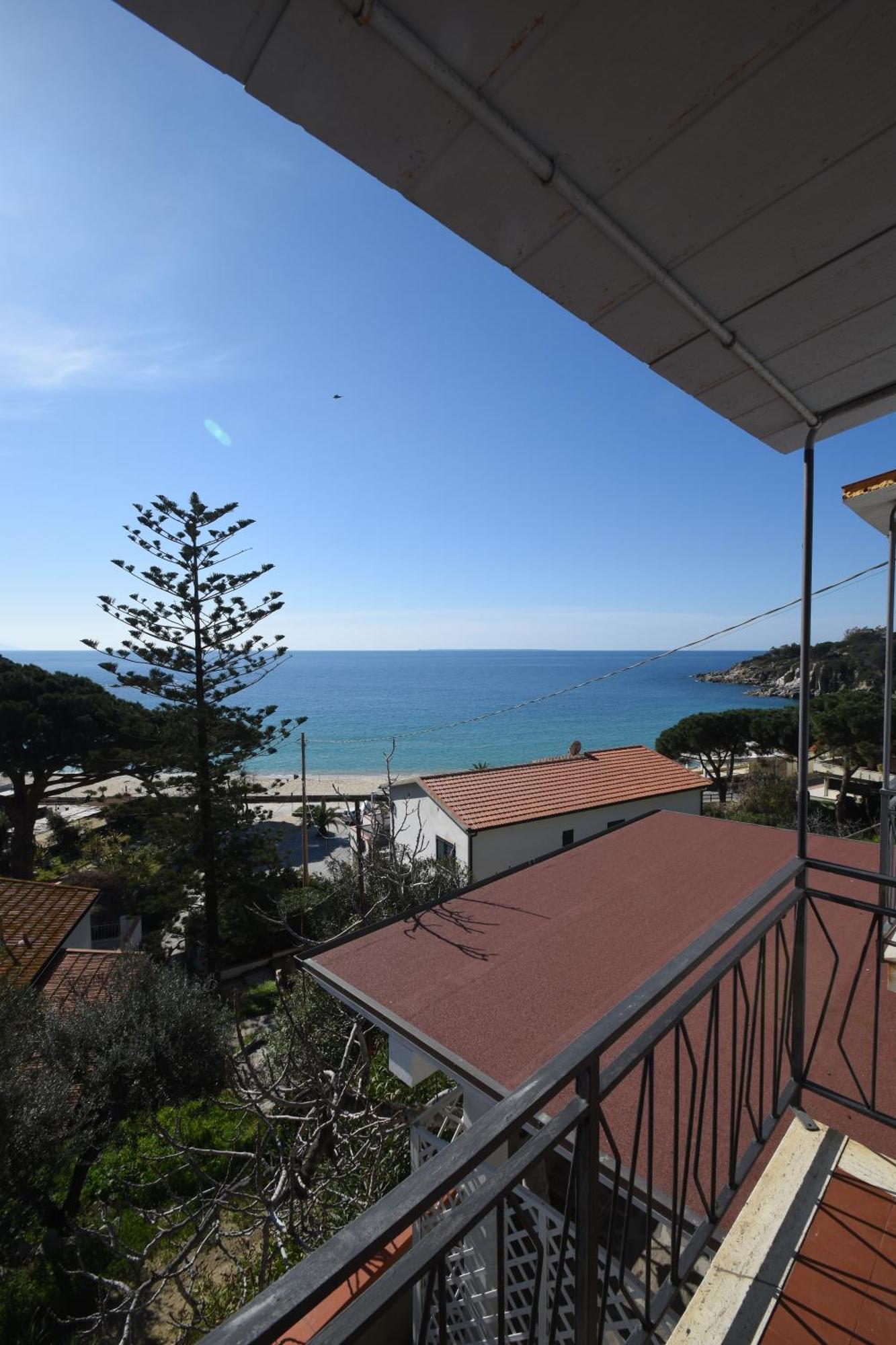 Appartamenti Cavoli - Vista Mare Con Terrazze, Clima E Posti Auto Spiaggia di Cavoli Exterior foto
